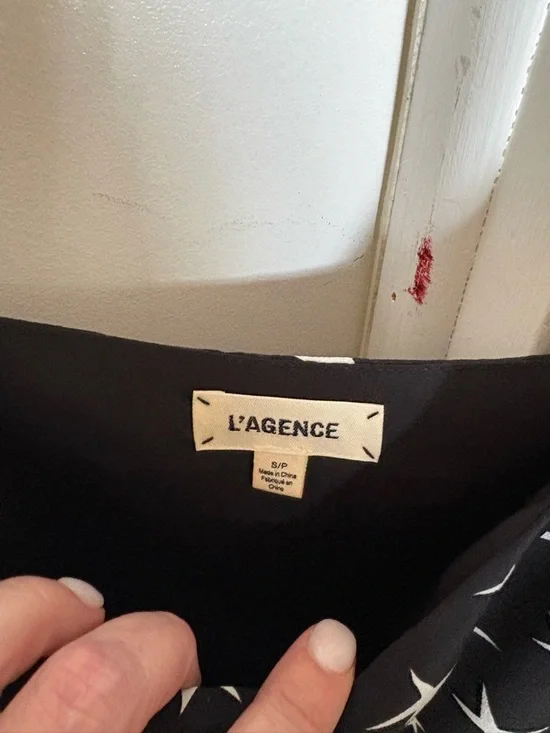 L'AGENCE Black and White Star Print Silk Cami - Picture 2 of 3